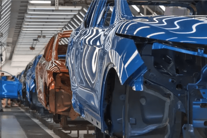 自動車補修：新車塗装